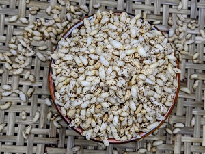 হাতে ভাজা মুড়ি